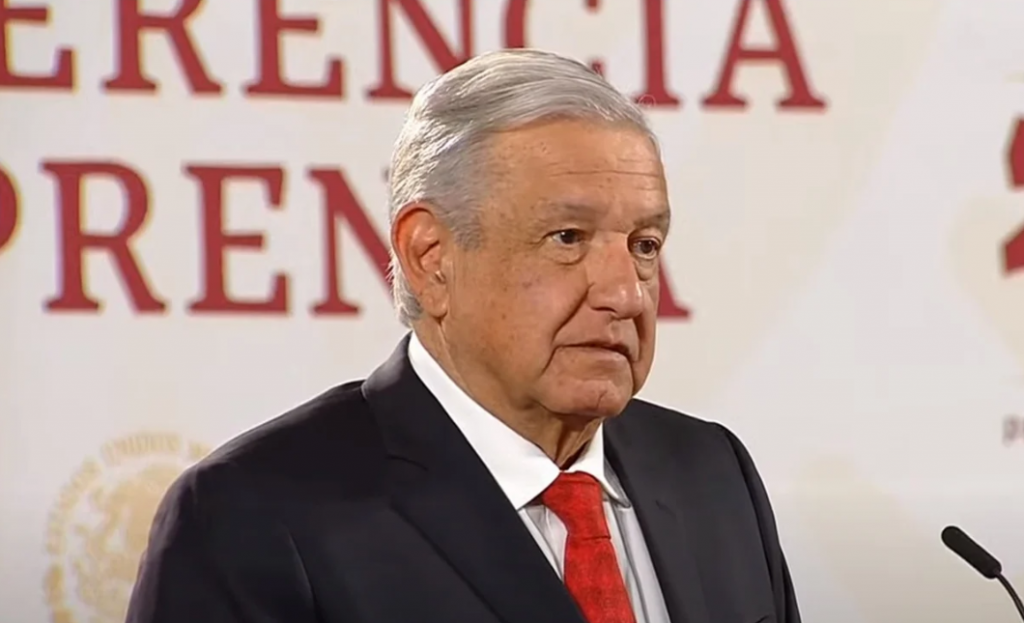 AMLO reclama a la UNAM por mandar a estudiantes de medicina a sus casas y no enfrentar la pandemia