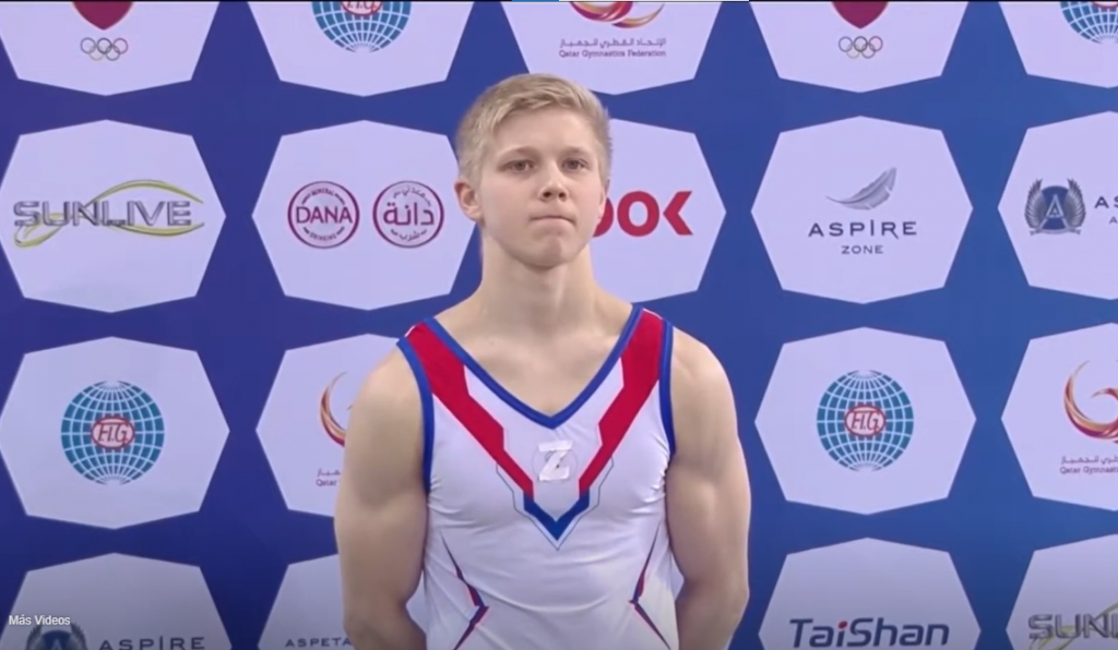Dura sanción para el joven gimnasta que se subió al podio con la “Z” que llevan pintados los tanques de Rusia en Ucrania