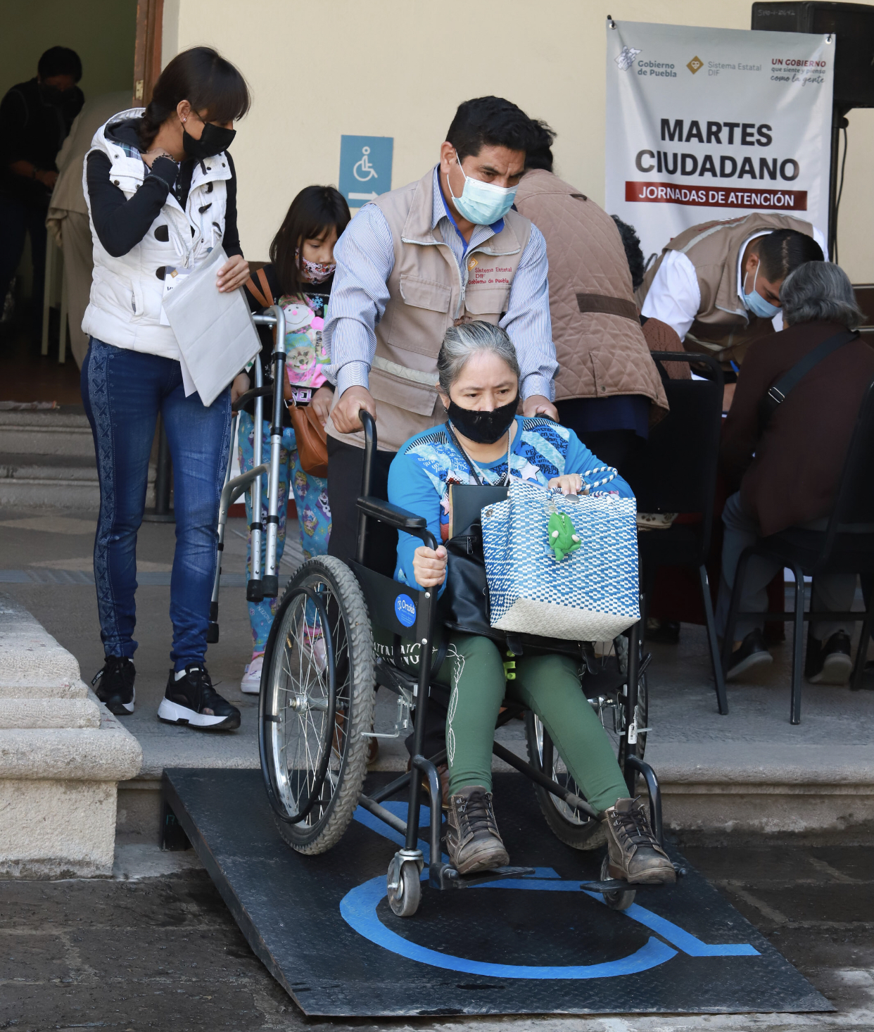 Con aparato auditivo, SEDIF mejora calidad de vida de joven con discapacidad