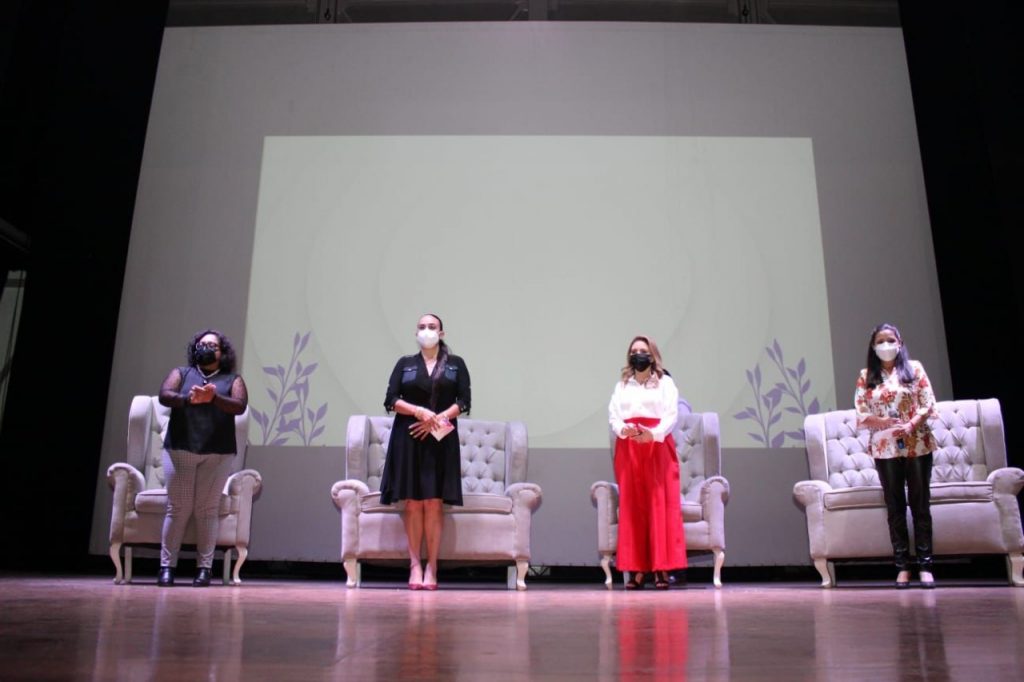 DIF de San Pedro realiza “Monólogos de Mujer a Mujer”