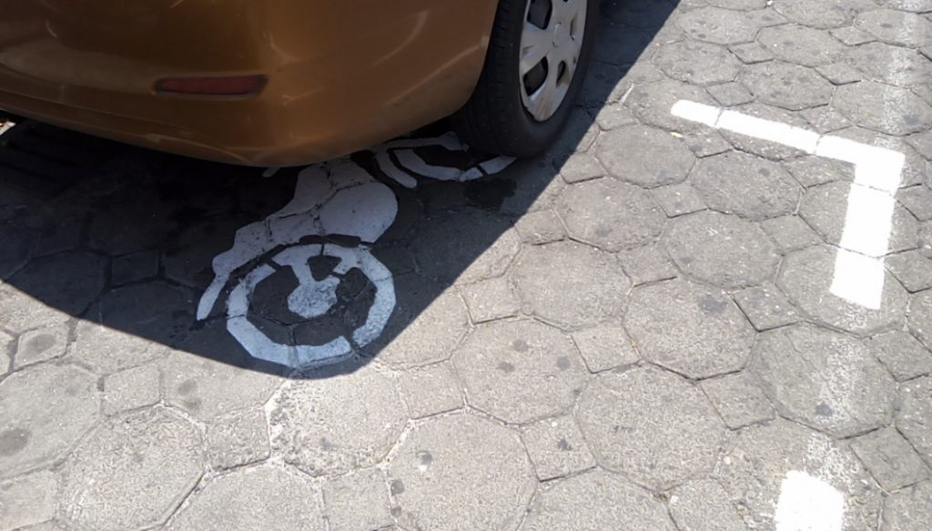 Motos también pagarán parquímetros