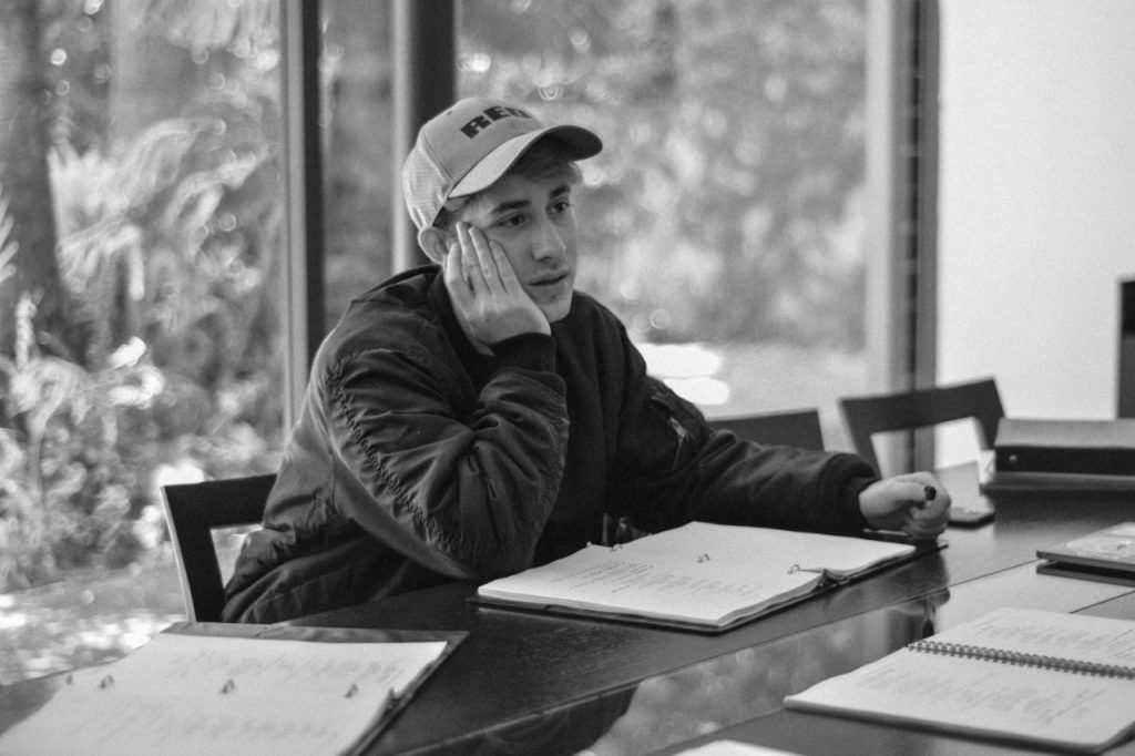 El cineasta mexicano Ian Martin presenta en el Festival de Cannes su ópera prima “Fantasmas y La Última Pesadilla”