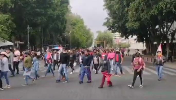 Video desde Puebla: Trabajadores y representantes sindicales marchan por el Día del Trabajo