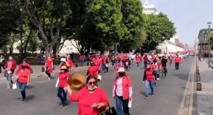 Video desde Puebla: Trabajadores del ayuntamiento de la capital exigen respeto a sus bases