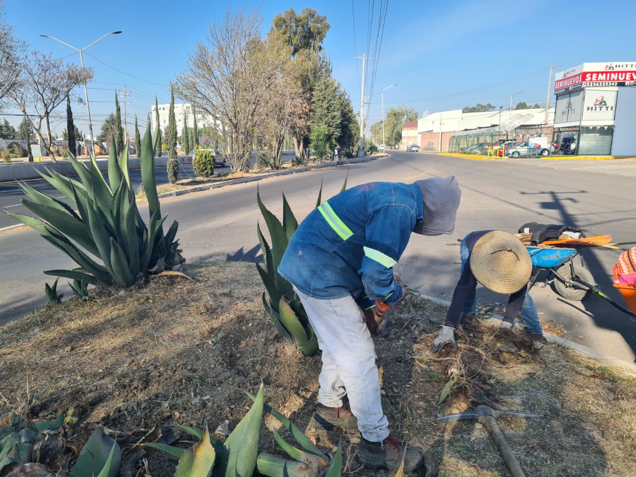 Ayuntamiento de San Pedro Cholula da mantenimiento a tramo de la recta Cholula 