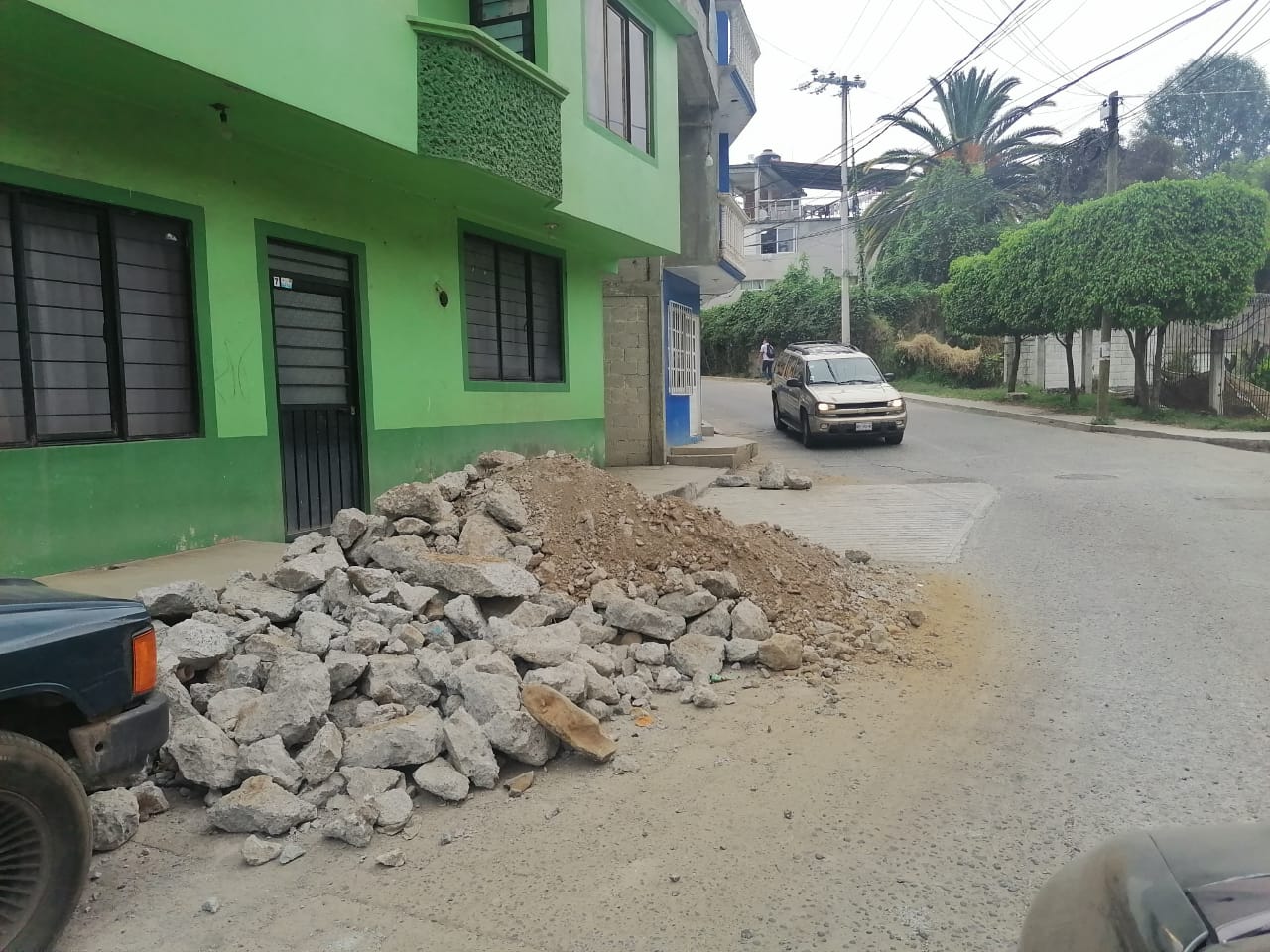 Reportan montoneras de escombros en calles de Huauchinango