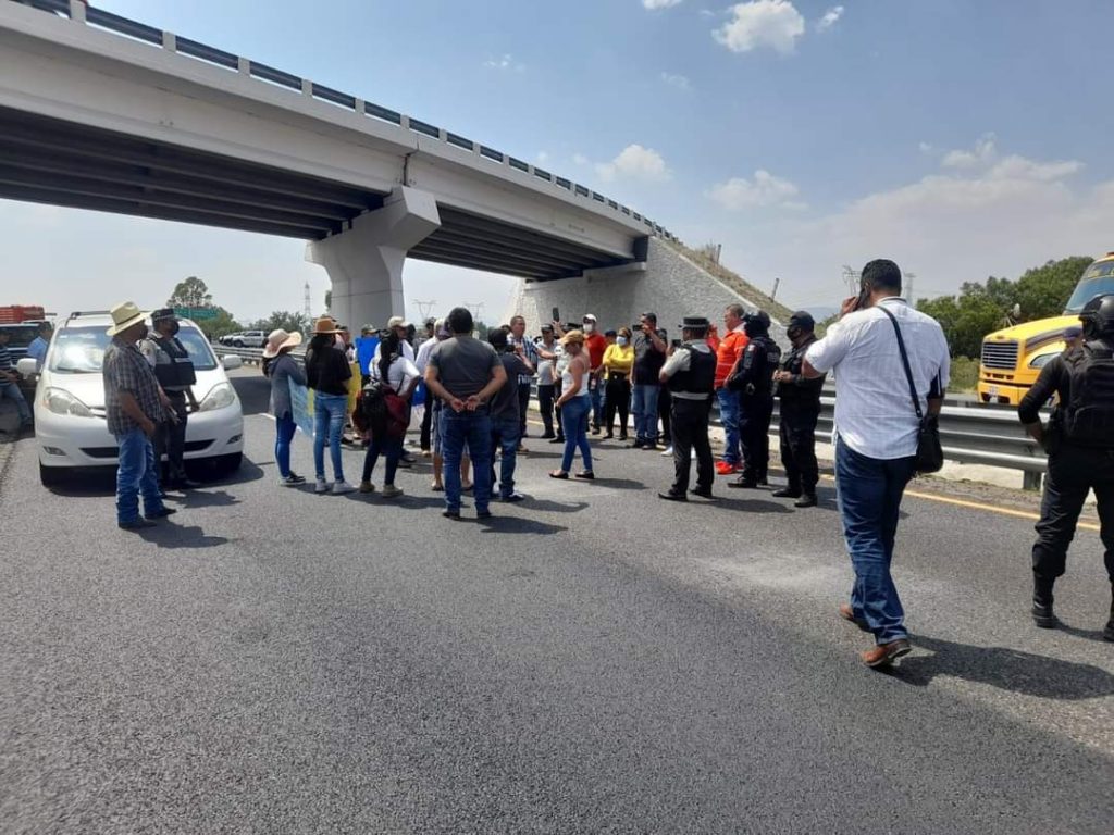 Cierran la México- Veracruz en la zona de Tecamachalco