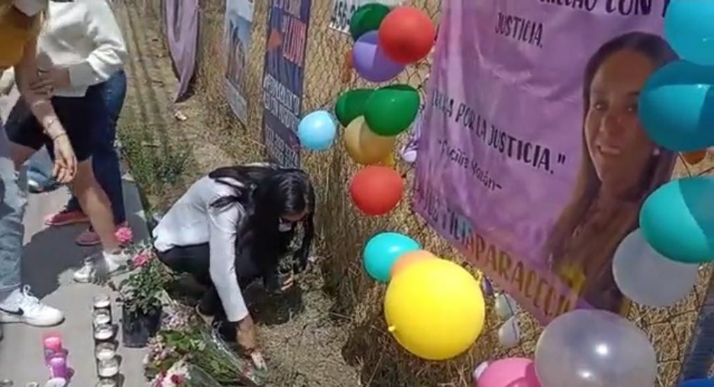Video desde Puebla: Amigos y familiares de Cecilia Monzón colocan ofrenda en su honor