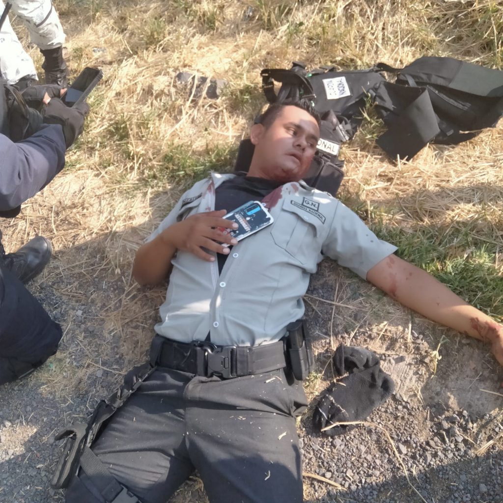 Balean a militar de la Guardia Nacional al recuperar camión con autos