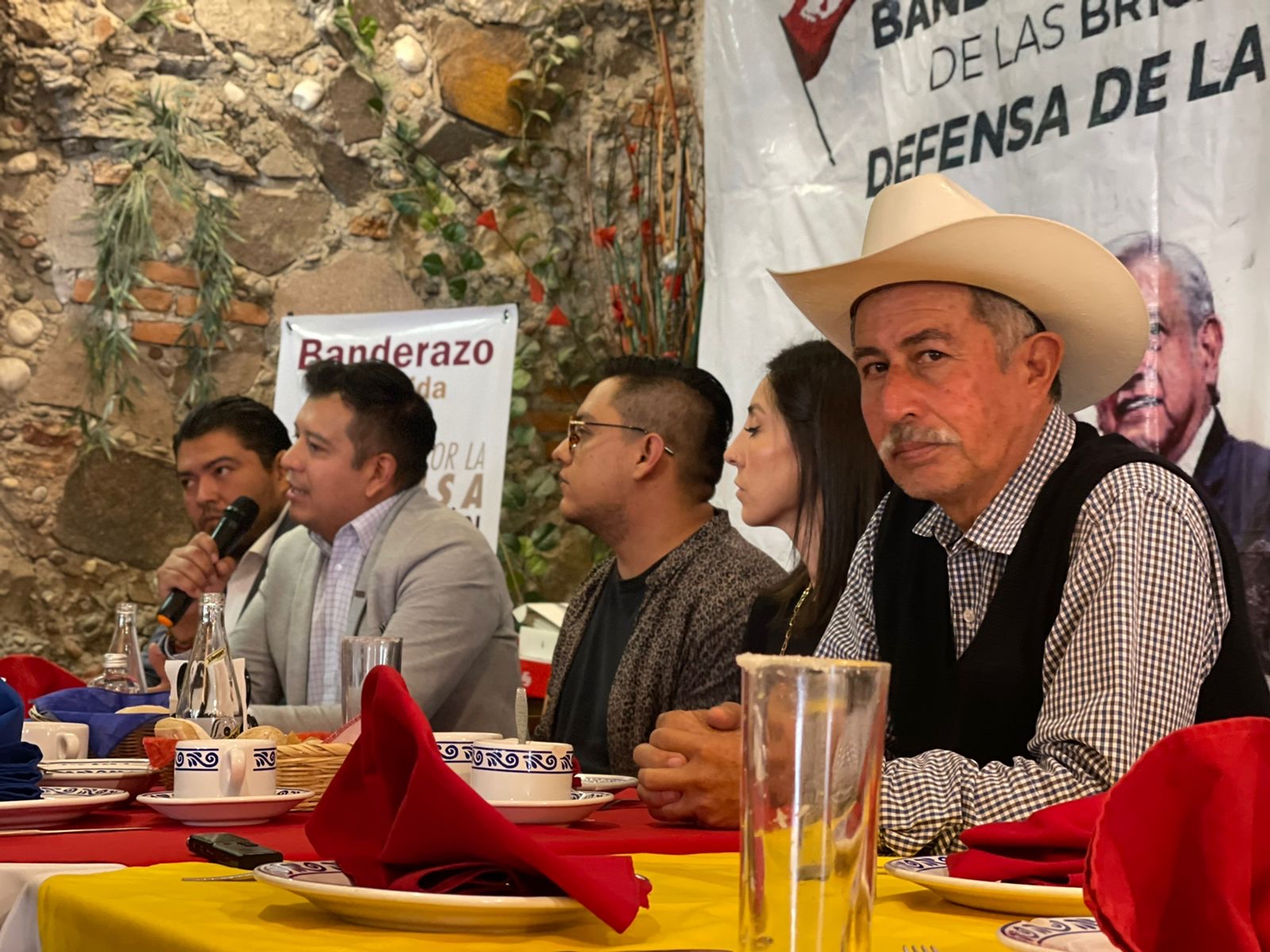 Anuncia líder de Morena en Puebla las “brigadas por la defensa de la nación”