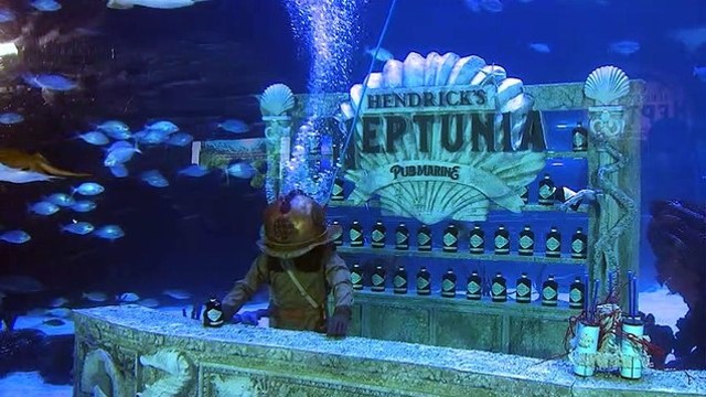 Se inaugura el primer bar subacuático del mundo para marcar el lanzamiento del gin Neptunia de Hendrick’s