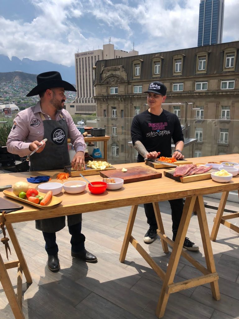 Se estrenó en Bandamax el programa “La parrilla del fuego”