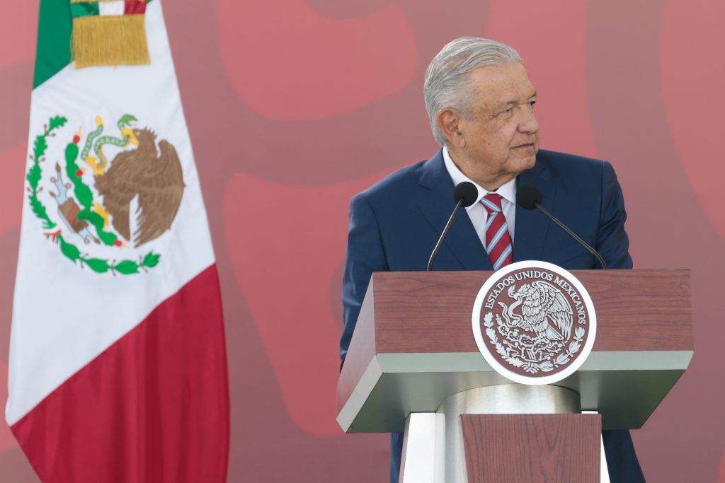 Celebra Puebla 5 de Mayo; AMLO y Barbosa Huerta encabezan desfile cívico-militar