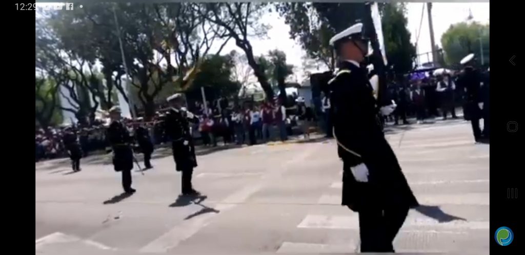 Video desde Puebla: Contingente del Cenhch inicia el desfile del 5 de mayo