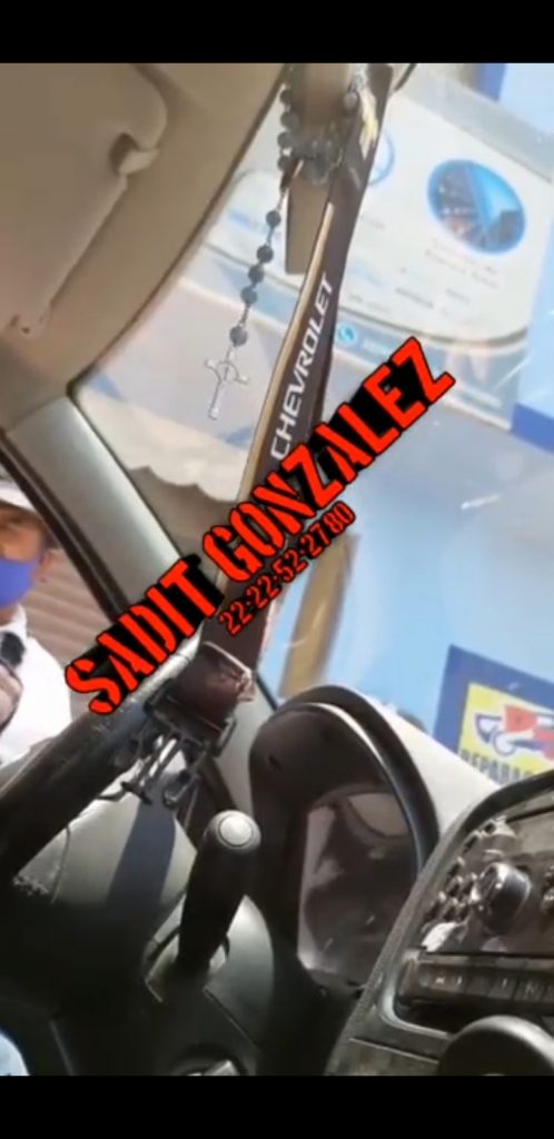 Video desde Puebla: Exhiben a corrupto agente de tránsito de Tepeaca