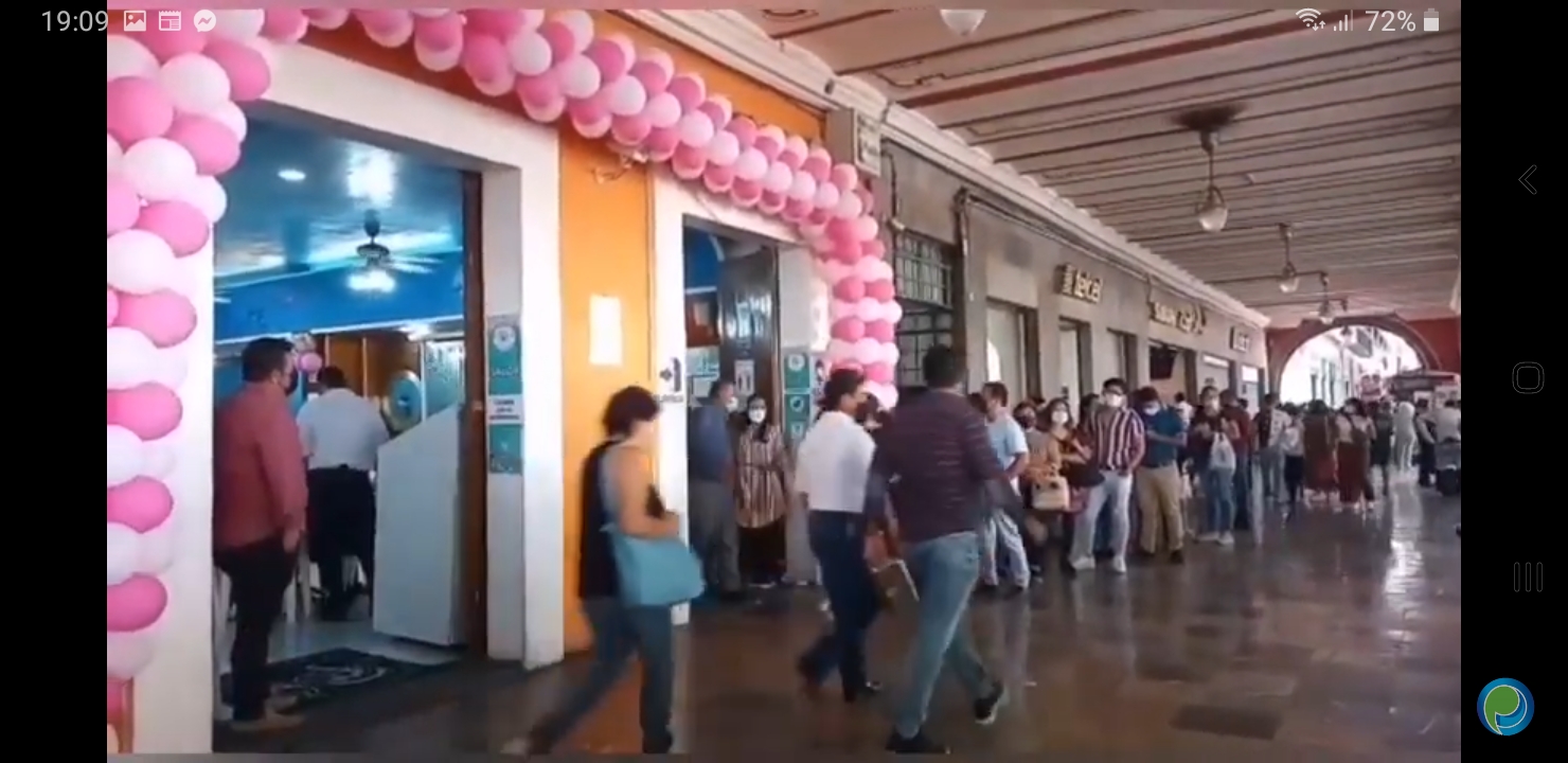 Video desde Puebla: La gente abarrota restaurantes del centro histórico