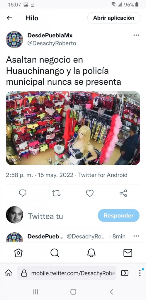 Video desde Puebla: en Huauchinango asaltan a jovencita y la policía municipal nunca se aparece