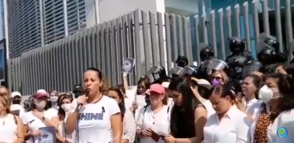 Video desde Puebla: Se manifiestan en la FGE por justicia para Cecilia Monzón