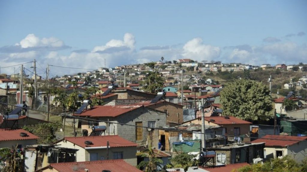 En zonas urbanas, 48.2% de la población de al menos 18 años declaró estar satisfecha con los servicios públicos básicos y bajo demanda