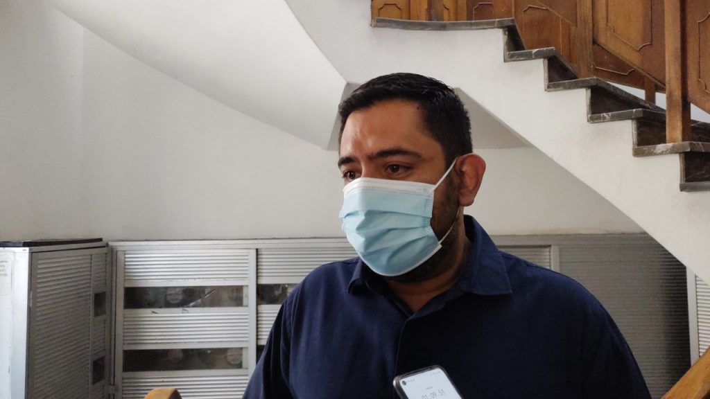 Venta ilegal de bebidas alcohólicas en mercados de Puebla, admitió Ricardo Larracilla