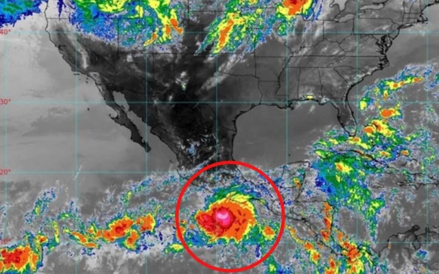 Huracán Agatha se intensifica: podría golpear Oaxaca con vientos de más de 200 kilómetros por hora