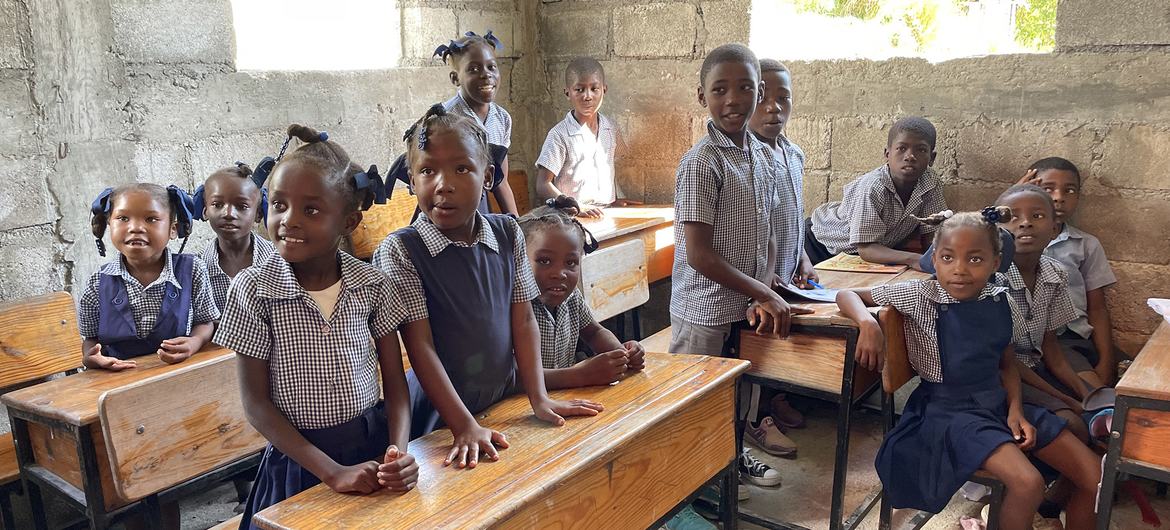Haití: La violencia de las bandas impide que medio millón de niños vayan a clase