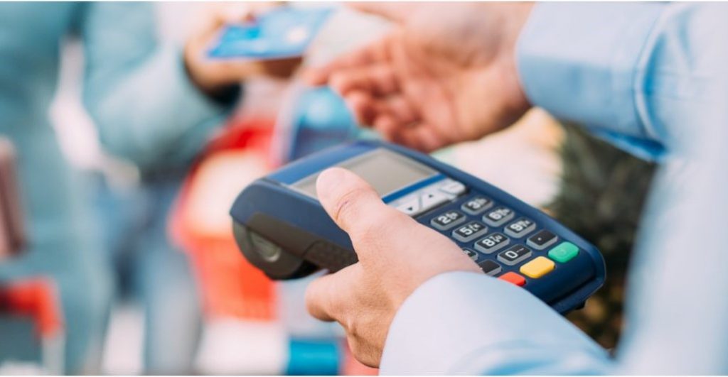 los ingresos totales reales por suministro de bienes y servicios de los servicios privados no financieros no registraron variación a tasa mensual