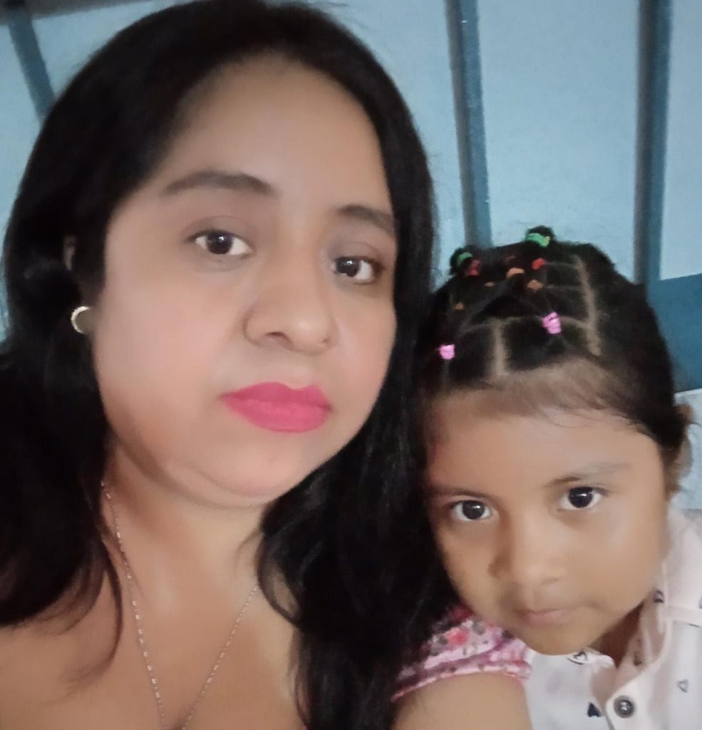 Magdalena es una mamá con implante coclear y ha logrado convertirse en una mujer exitosa