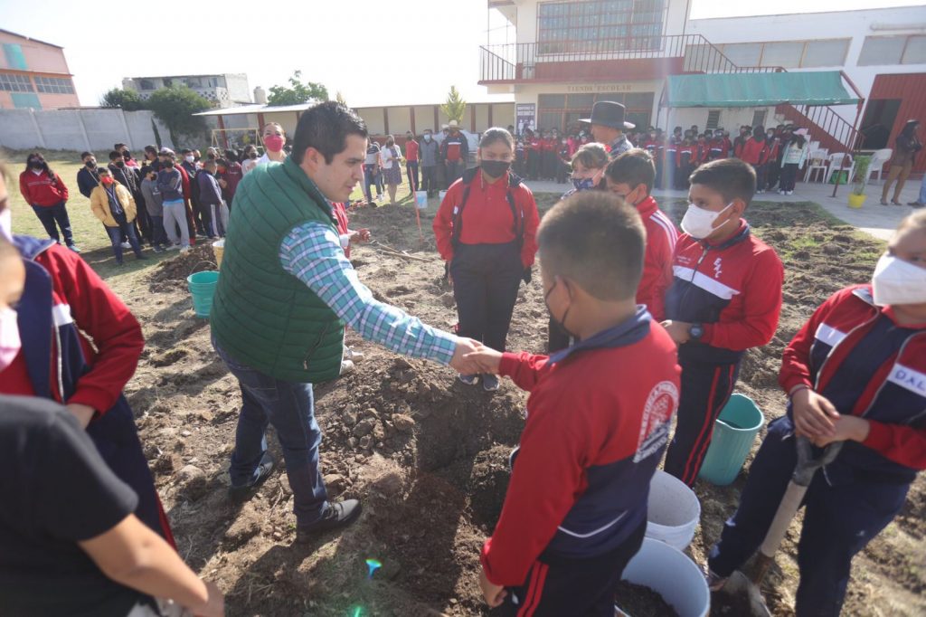 Desde Chignahuapan: Promueve ayuntamiento reforestación en escuelas