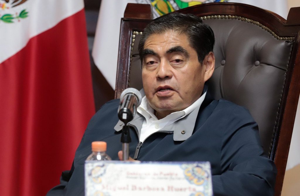 Video desde Puebla: Escuelas privadas no pueden suspender clases de manera unilateral, advirtió el gobernador Barbosa