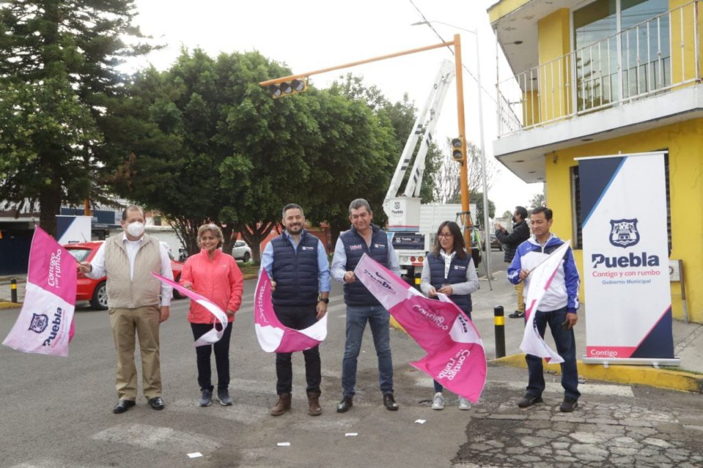 Video desde Puebla: Ayuntamiento corregirá el bodrio de avenida Circunvalación y quitará semáforos