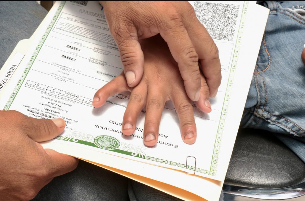 Con octava entrega de actas de nacimiento en Braille, SEDIF fortalece inclusión social