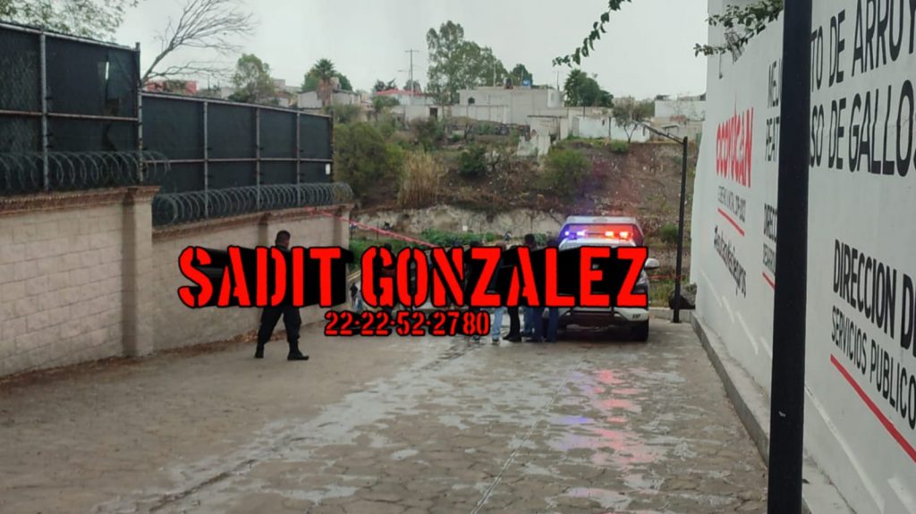 Hallan cadáver de una persona a orillas del Río Atoyac.