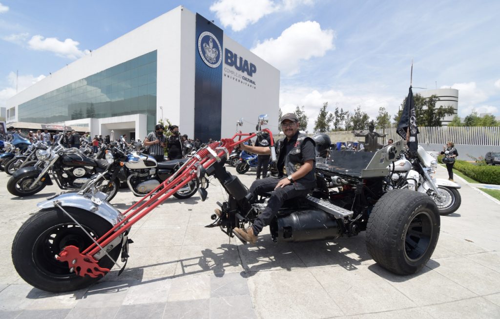 Se congregan motociclistas en el CCU de la BUAP
