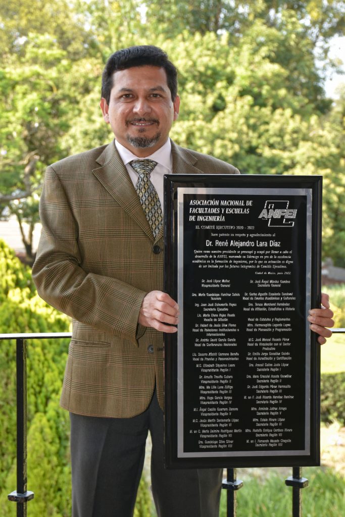 Decano UDLAP recibe reconocimiento de la ANFEI