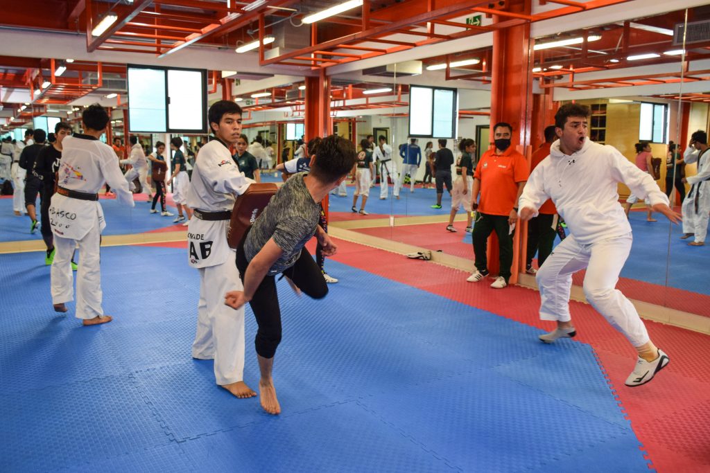 Los Aztecas de taekwondo tienen visitantes de lujo