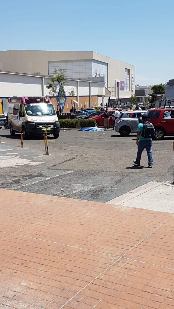 Muere hombre de presunto infarto en inmediaciones de Plaza San Diego