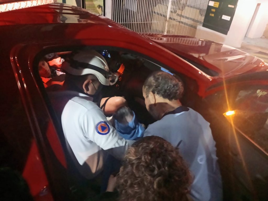 Mujer de Tecamachalco da a luz en camioneta