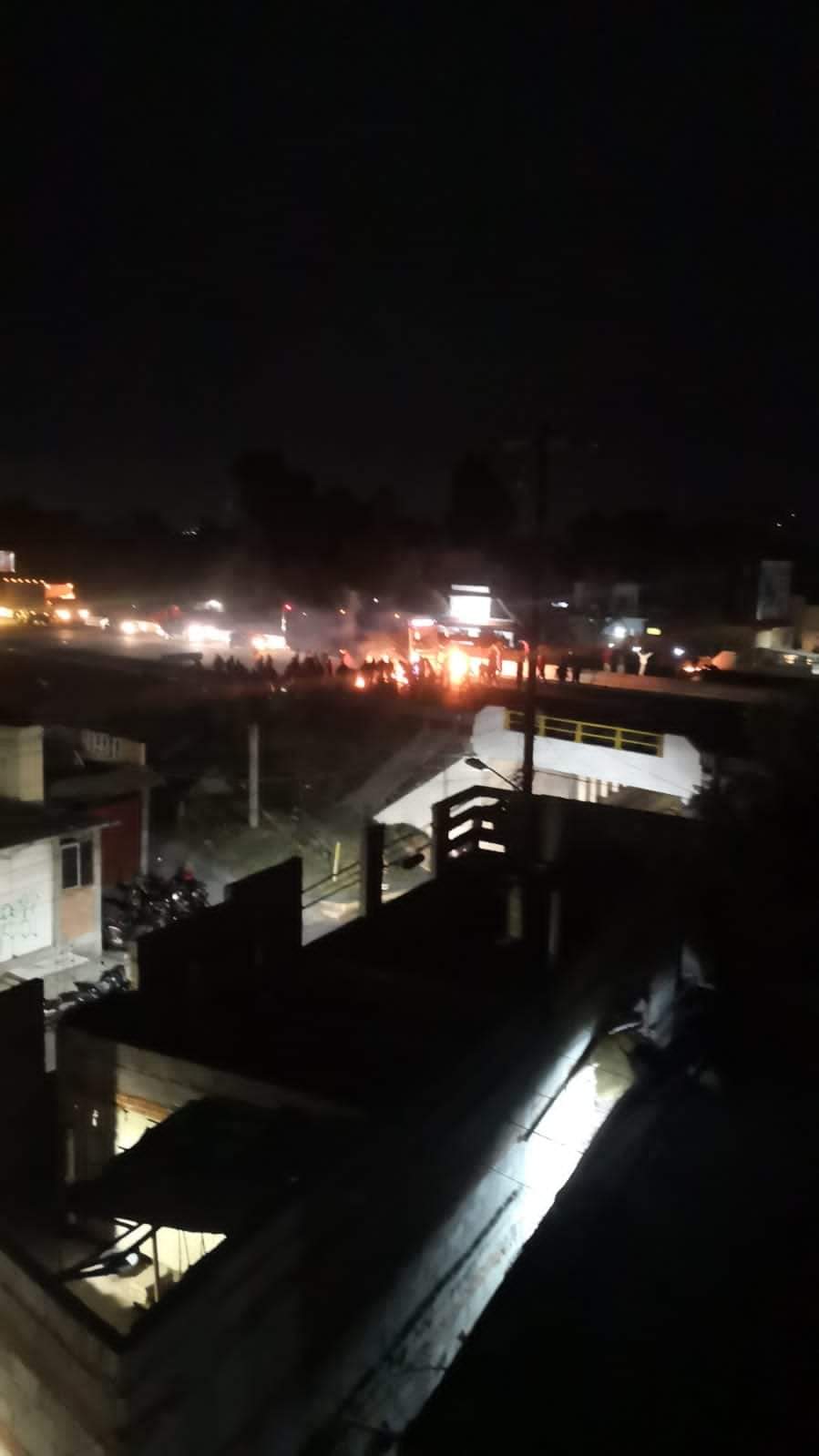 Fotonota: Vecinos de Texmelucan bloquean la México Puebla
