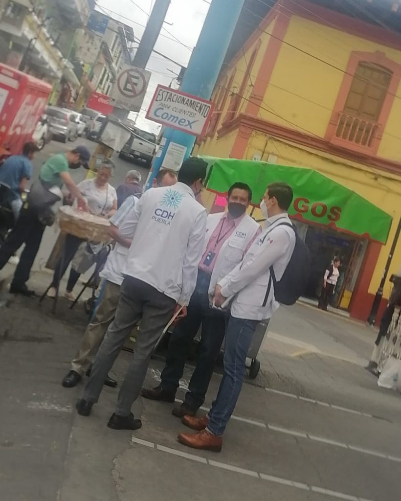Policías estatales, ministeriales y representantes de la CEDH investigan linchamiento en Huauchinango