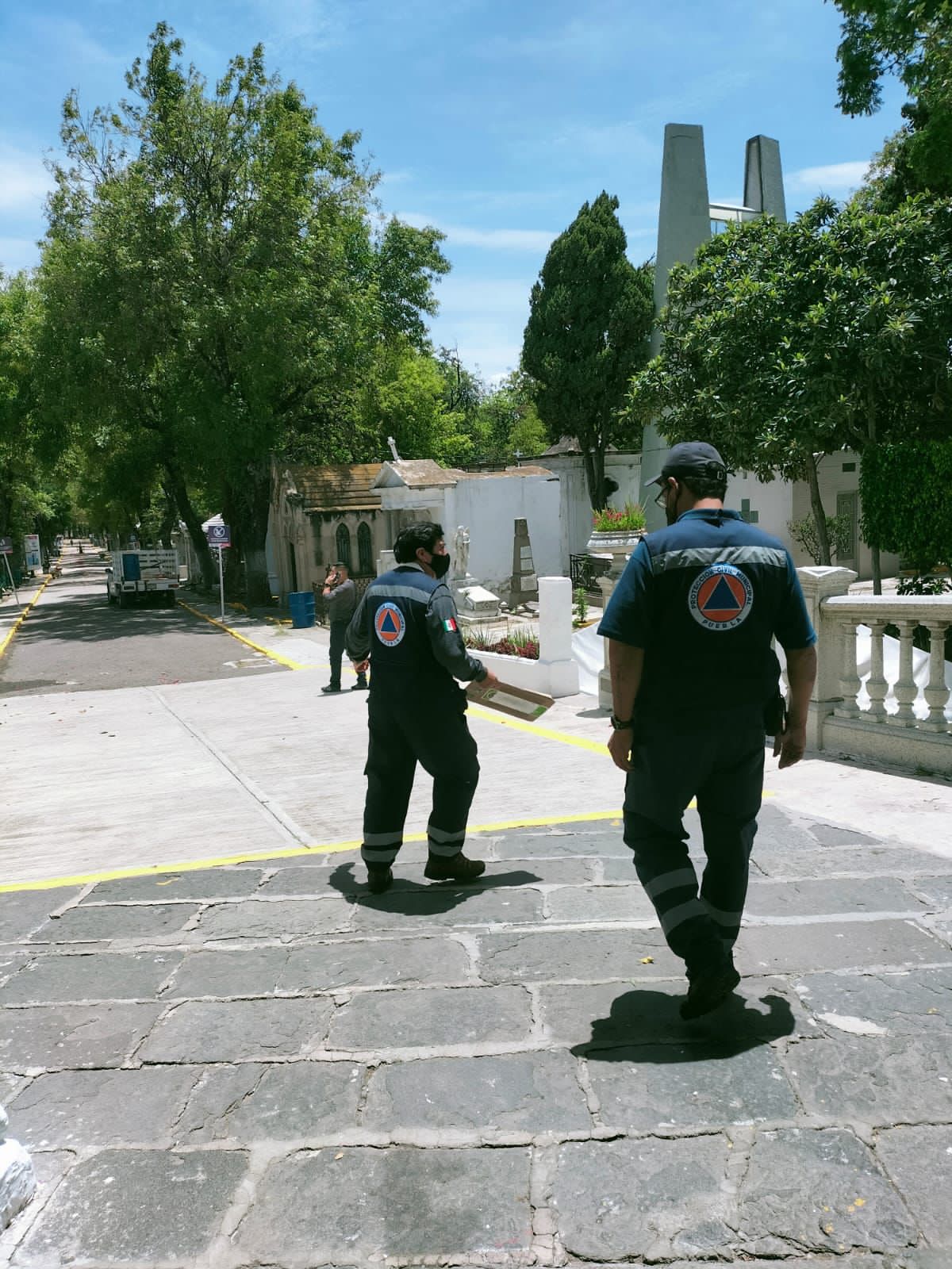 Revisan panteones en Puebla capital antes del Día del Padre