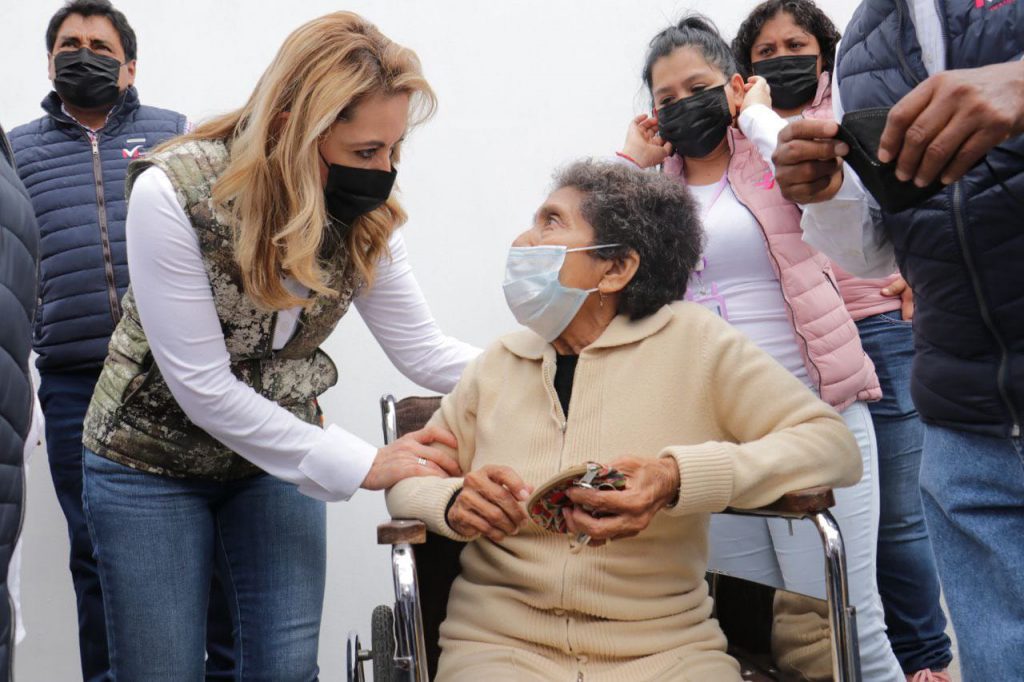Paola Angon encabeza jornada ciudadana en Momoxpan
