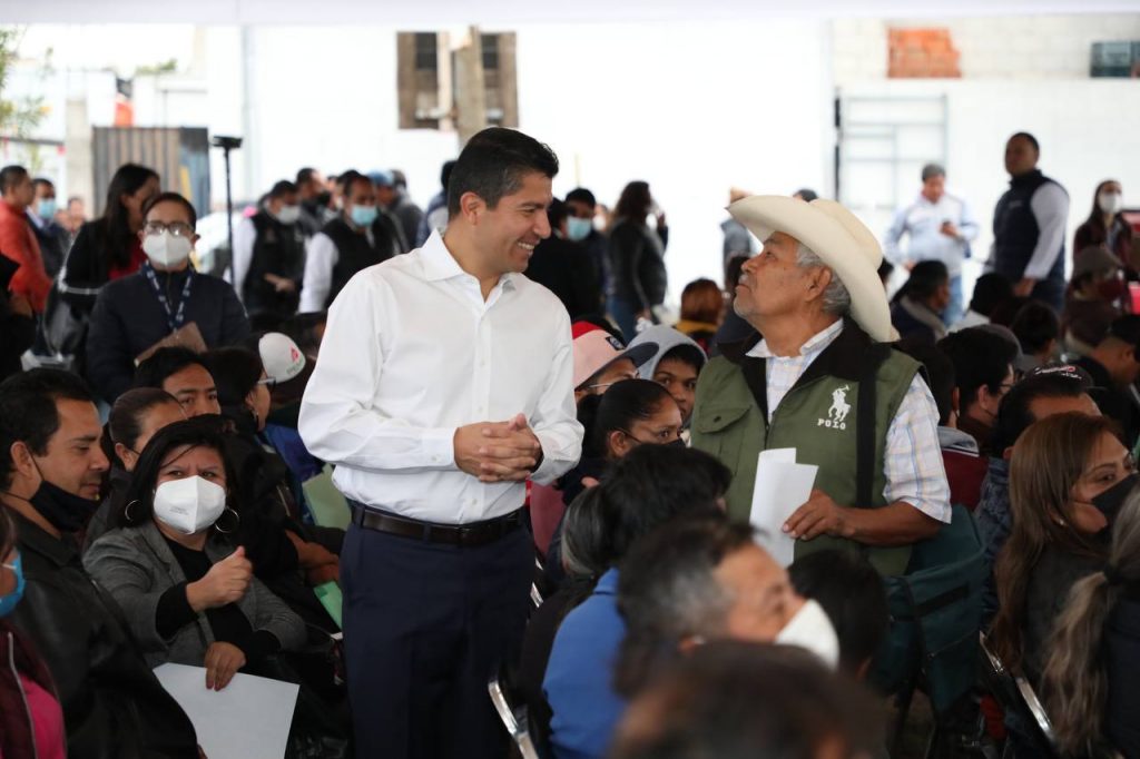 Video desde Puebla: Eduardo Rivera apoya a familias con la regularización de sus bienes