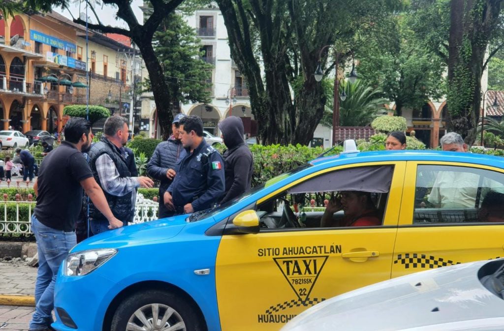 Desde Huauchinango: Identifican y ubican automóvil que participó en robo