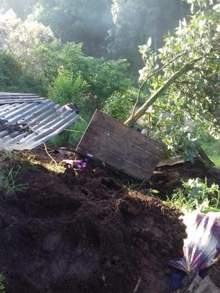 Desde Huauchinango: Deslizamiento afecta dos viviendas de personas vulnerables