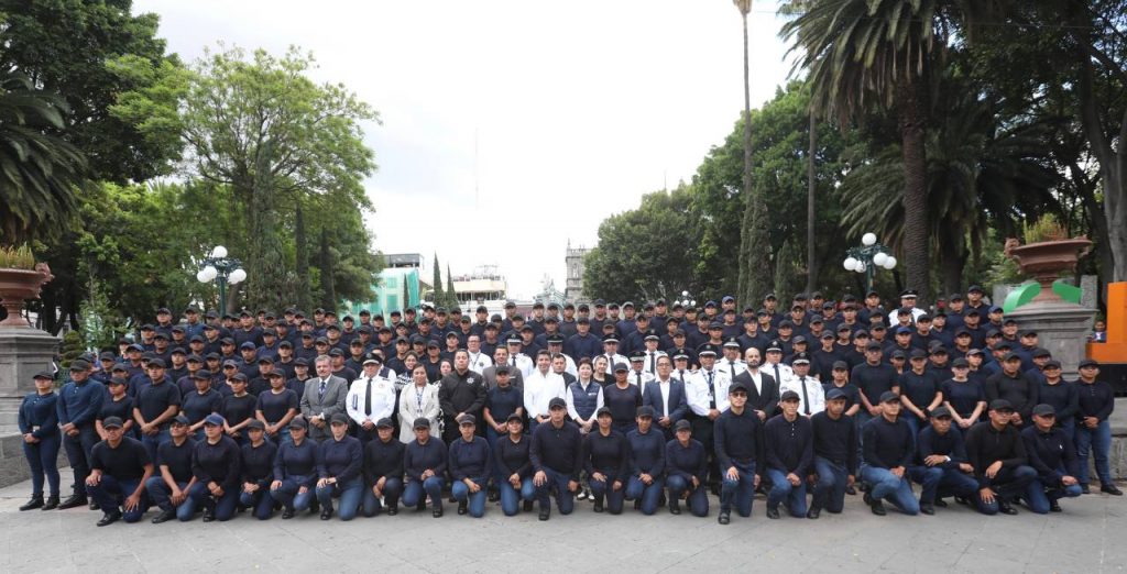 Eduardo Rivera convive con cadetes de la Academia de Policía