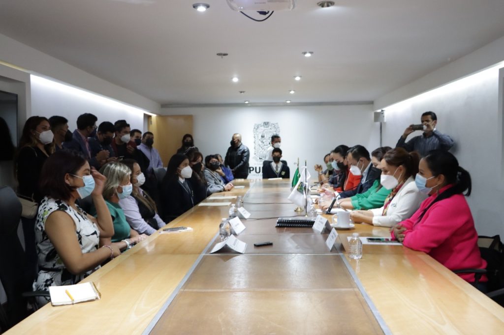 Se presenta en Comisión de Migración del Congreso, documental que destaca la lucha de las mujeres migrantes por preservar su cultura