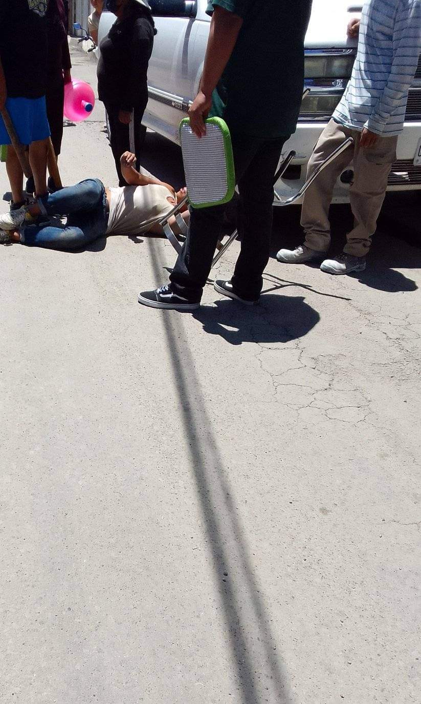 Comerciantes detienen a sujeto por violentar a mujer en Amozoc