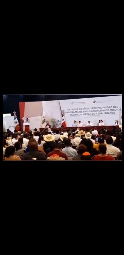Como parte del Programa de Regularización de Predios Rústicos, Urbanos y Suburbanos, el gobernador entregó 12 títulos destinados al servicio público