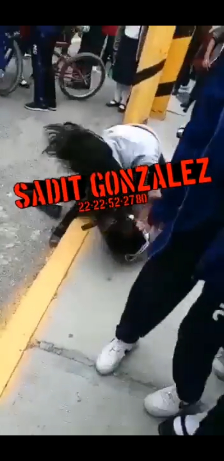 Video desde Puebla: Alumnas de secundaria se agarran a golpes en Tehuacán